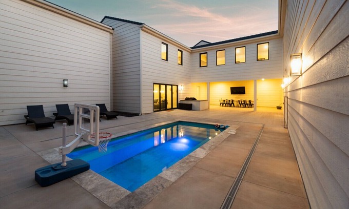Hurricane Casa | Brand New Home! Its about time to have a beautiful pool area, spacious 7 bedroom home.