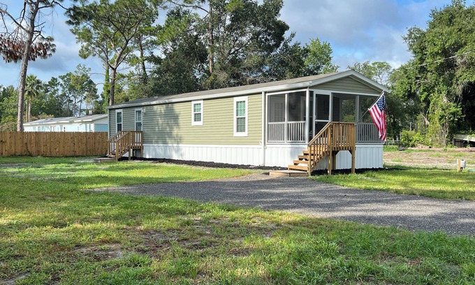 Satsuma Casa | Brand New Home Perfect for Travelers, Snow-Birds, Bikers & Fisherman