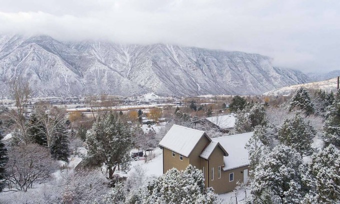 Glenwood Springs Casa | Brand new house between town and public land, with beautiful views!