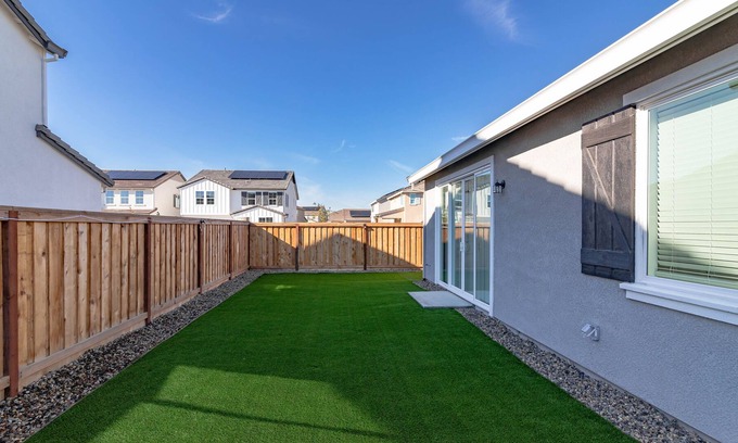 Lathrop Casa | Brand New House | 3 Bedroom 2 Bathroom w/ King Bed