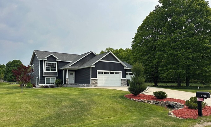 Thompsonville Casa | Brand new house across from Crystal Mountain Resort. Great for family gatherings