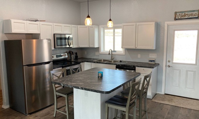 Hot Springs Casa | Brand new in January 2024! Just minutes from lake, fishing, hunting, & hiking!