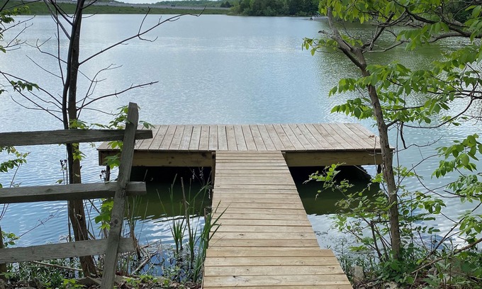 Corinth Cabina | Brand New Lakefront Cabin with hot tub close to Ark Encounter