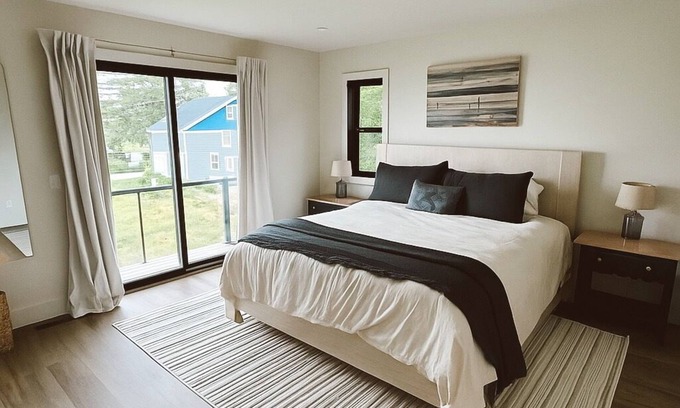 Northport Casa | Brand New Lakeview Home - Steps to the Water