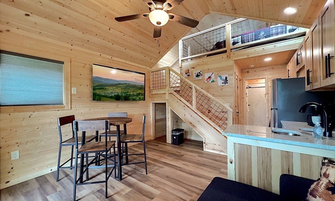 Hiawassee Cabaña | Brand New! Lakeview Tiny Home in Downtown Hiawassee