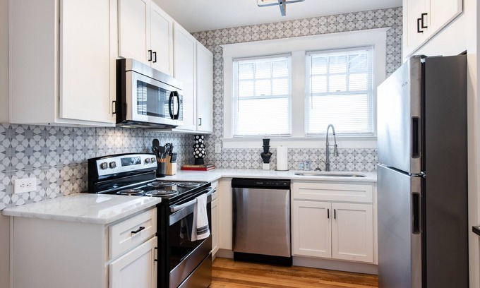 Tyler Park Casa | brand new LEGENDS LOUISVILLE - in the highlands!!