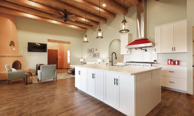 Taos Casa | Brand New Listing! Summer stays available! Luxury Taos Home with Mountain Views