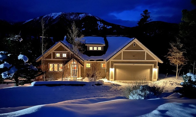 Antler Ridge Casa | BRAND NEW LISTING! Gorgeous Private Big Sky Cabin!