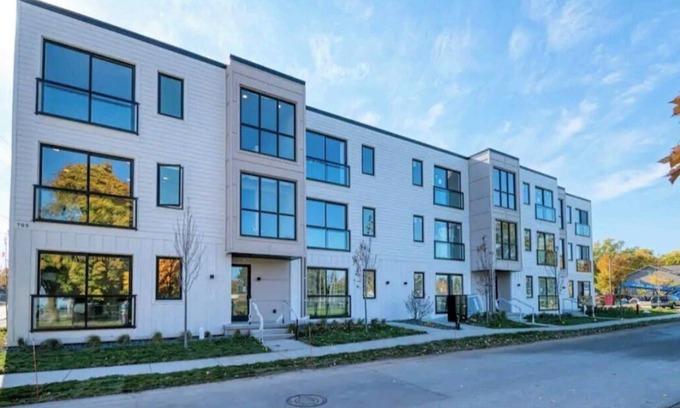 Traverse City Condominio | BRAND NEW LISTING Cozy 1-bedroom condo with WiFi, AC in fabulous Traverse City