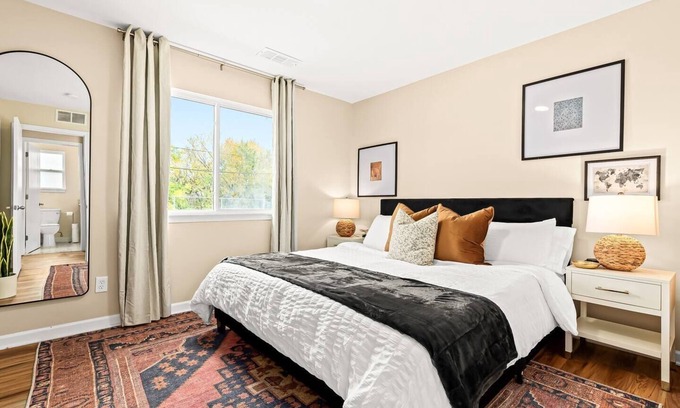 Roseville Apartamento | Brand New! Lower Flat 1BR Near Downtown, Roseville