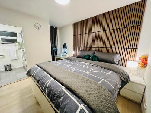 Suburban Park - Lorelei Manor - Flood Park Triangle Casa | Brand-new luxurious guesthouse with king bed in MPK, 1mi to Meta, 3mi to Stanford