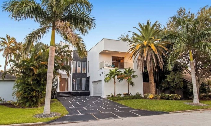 South Lake Casa | Brand new Luxurious home/modern style resort LUXE