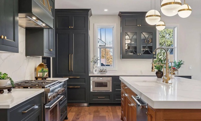 Wayzata Casa | Brand New!! Luxury 5BR House in Heart of Charming Downtown Wayzata