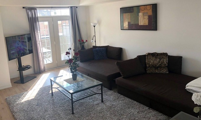 Newmarket Casa | Brand new! Luxury, all inclusive! sleeps 12 people