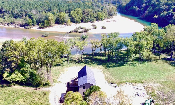 Doniphan Cabina | BRAND NEW Luxury and Privacy 4 bedroom 3 bathroom Cabin on Current River