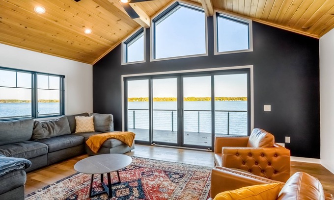 Seneca Falls Casa | Brand new luxury lakefront home on Cayuga Lake