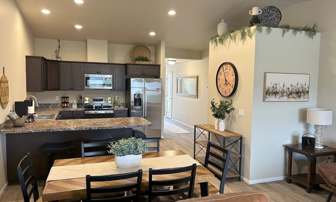 Lewiston Casa | Brand New Luxury Townhouse Getaway in Lewiston, Idaho!