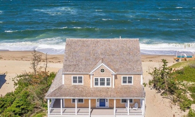 East Sandwich Casa | Brand New Magnificent Oceanfront Home with Spectacular Views on Private Beach