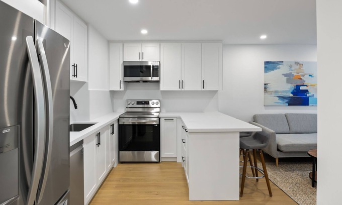 Forest Hill South Apartamento | Brand New Modern 2 Bedroom Unit in the heart of Midtown