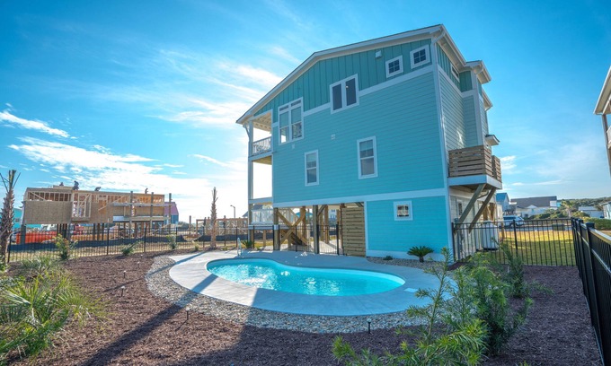 Yaupon Beach Casa | Brand New Modern Home with Private Pool Near Pier & Beach. Y Knot