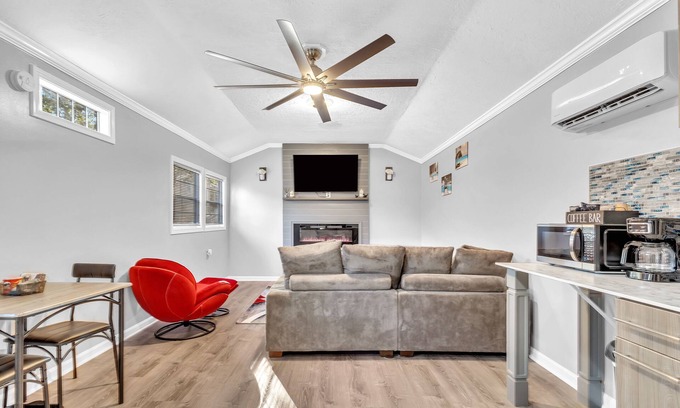 Athens Casa | Brand New Modern King Suite10mins from Downtown