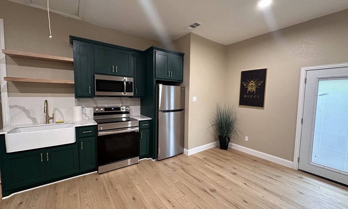 Red Oak Apartamento | Brand new modern one bedroom