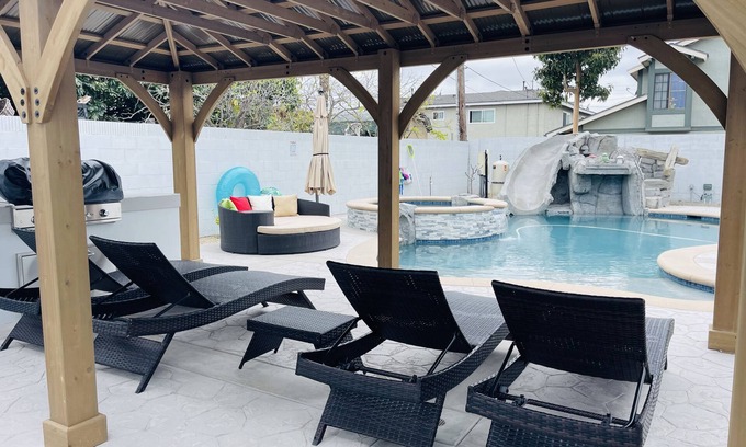 Westminster Casa | BRAND NEW MODERN RETREAT, POOL, SPA CLOSE BEACHES,DISNEYLAND,ANAHEIM CONVENTION.