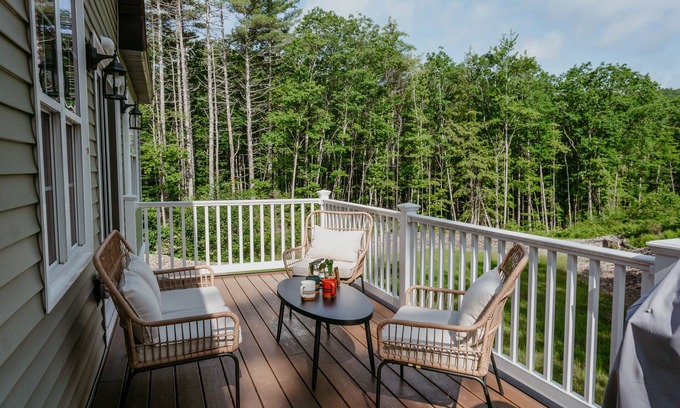 East Madison Casa | Brand new Mountain Side Family Retreat