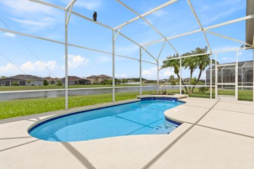 Crescent Lakes Casa | Brand "New" Oasis Smart TVs Pool Games 4 Beds