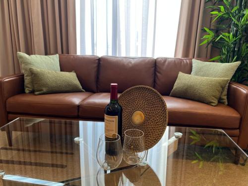 Jimenez Apartamento | Brand New on 5th Av The vibrant hearth of the city