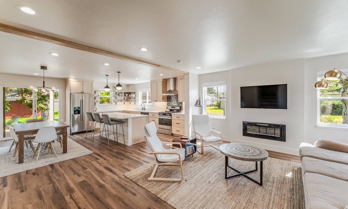 Manhattan Casa | Brand New Pet Friendly Manhattan Home in small town community!