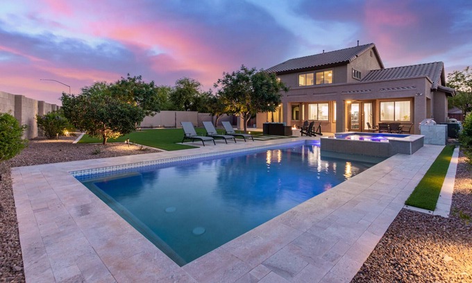 Pinal County Casa | Brand new pool, HUGE hot tub, foosball, BBQ, 4 bedroom, 3.5 bath