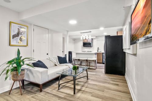 Southwest Minneapolis Apartamento | BRAND NEW Private and Modern 2BR Unit