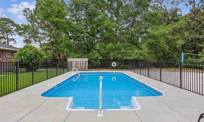 Northeast Pensacola Casa | Brand New Private Pool | Huge Open Lot |Corn Hole and Volleyball |Convenient to Airport and Shopping