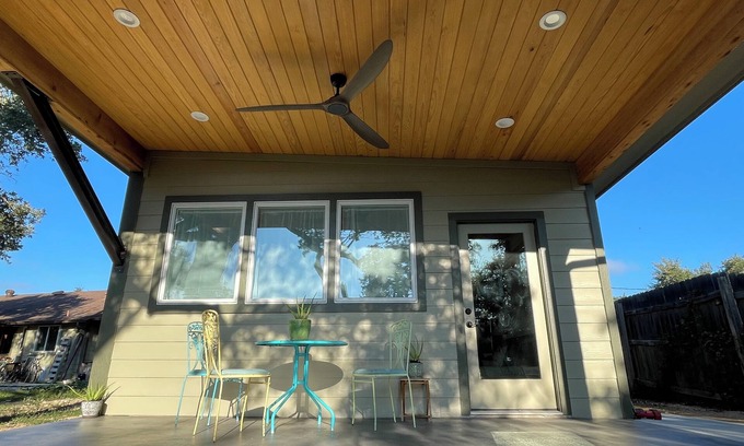 West Oak Hill Cabaña | Brand new quiet, charming cottage in laid-back Austin