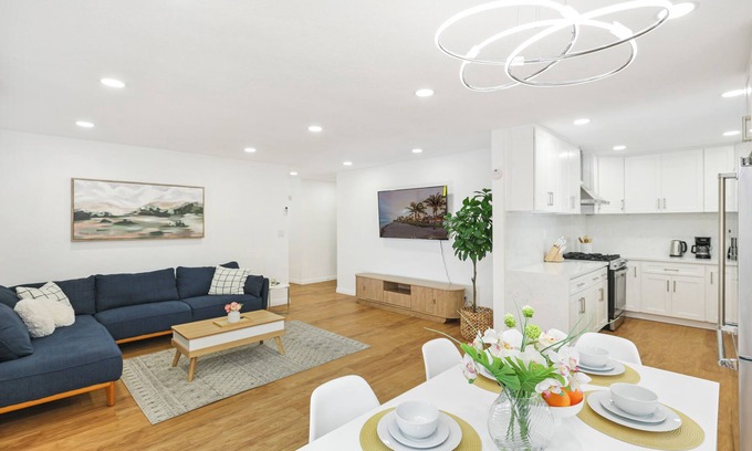 Riverview West Casa | Brand New Remodeled 4 Bedroom House by Disneyland