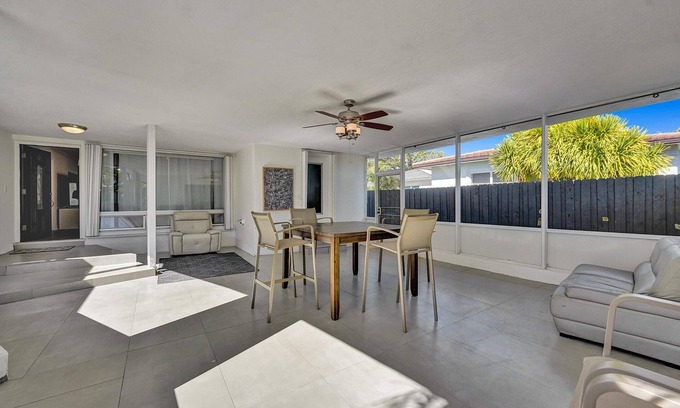 Surfside Casa | Brand new renovated quiet house in Surfside.