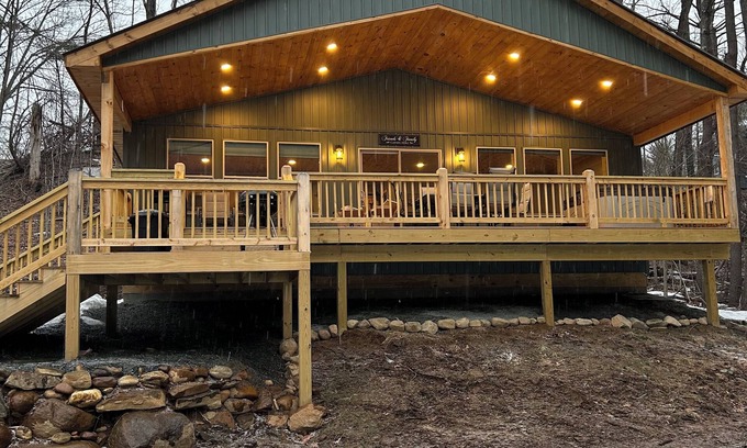 Town of Hope Casa | Brand New River Front House with Hot Tub!