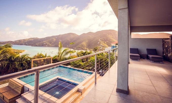 Seagrape Hill Villa | Nuevo y romántico, totalmente cargado, relajante de 2 habitaciones para 1 o 2 parejas