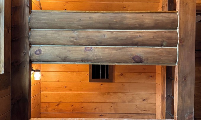 Jamestown Cabina | Brand new serene log cabin on the banks of the Cumberland River in Jamestown.