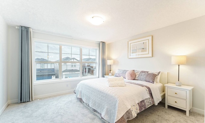 Evanston Casa | Brand New Sleek 4BR Cozy Home with Main floor BR and Full BA, Sleeps 8