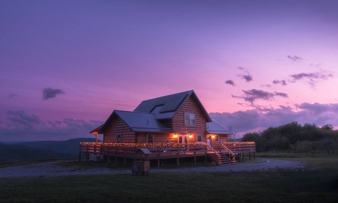 Dryfork Cabina | BRAND NEW Solar Powered 3 BR w/ Hot Tub, Scenic Views, w/ Wrap Around Deck.