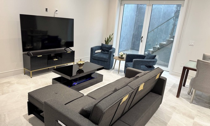 Cedarvale Casa | Brand new spacious apartment