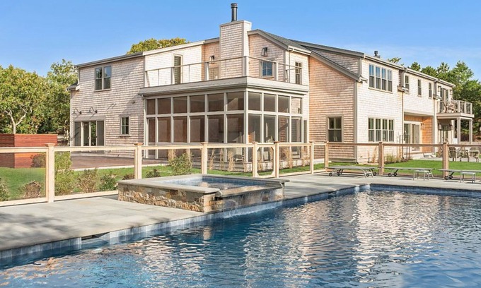 Edgartown Casa | Brand New Spacious Luxury Home on Edgartown Great Pond with Pool and Spa