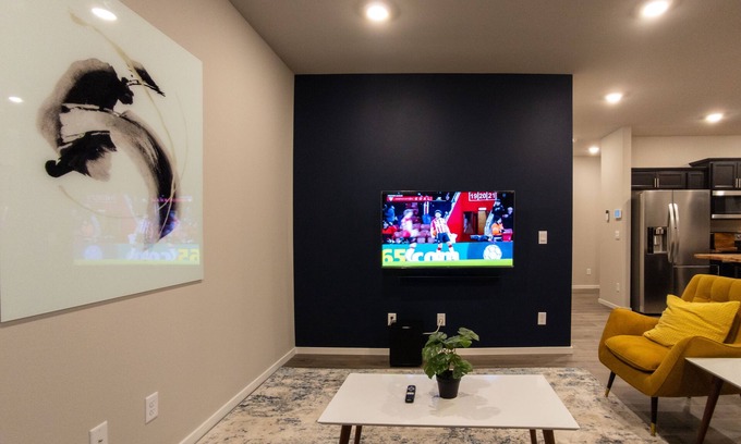 Bremerton Casa | Brand-new Spacious Townhome w/fenced-in yard