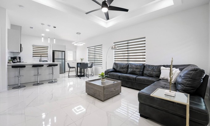 Pharr Apartamento | Brand NEW Splendor 2 Bedroom Apartment conveniently located Pharr-McAllen area!