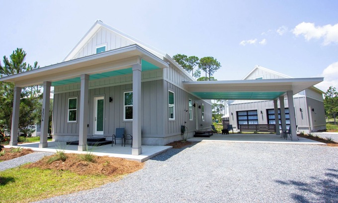 Carrabelle Casa | Brand NEW! Starry Night - Resort Pool, Dog Friendly!