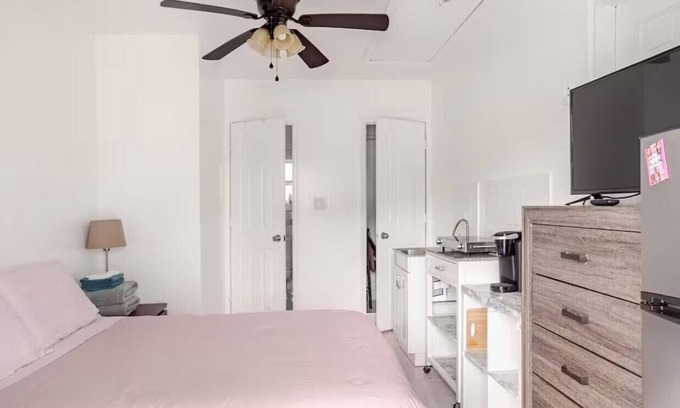 Florida Ridge Condominio | Brand new studio apartment, Graceland in sunshine city Florida