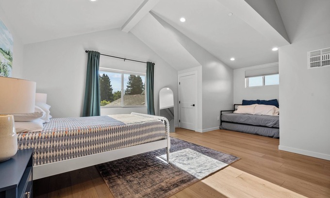 Newhall Apartamento | Brand New studio apartment centrally located in Santa Clarita!