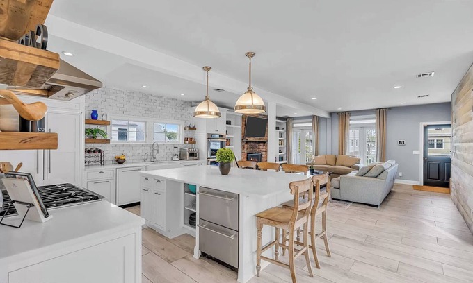 Rumson Casa | BRAND NEW Stunning Sea Bright 4/4 Home By Beach - Huge Deck! Professionally Run!